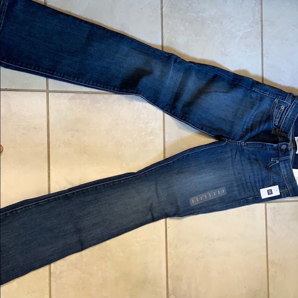 Gap jeans 27 short .